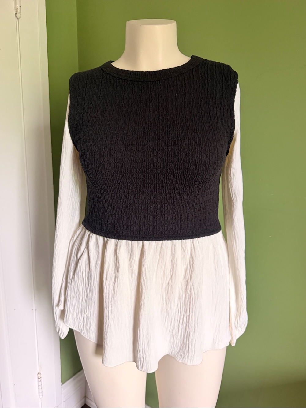 21 Saints Black & White Layered Long-Sleeve Peplum Top Medium